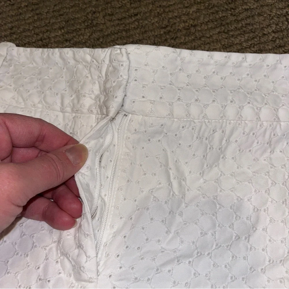 Talbots White Eyelet Shorts - Size 12 - Picture 4 of 6